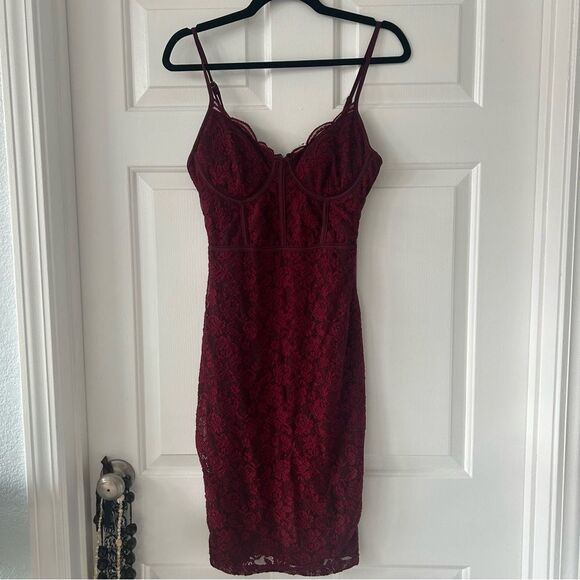 Red scalloped Lace Cocktail Dress with Boning Corset - Picture 4 of 10